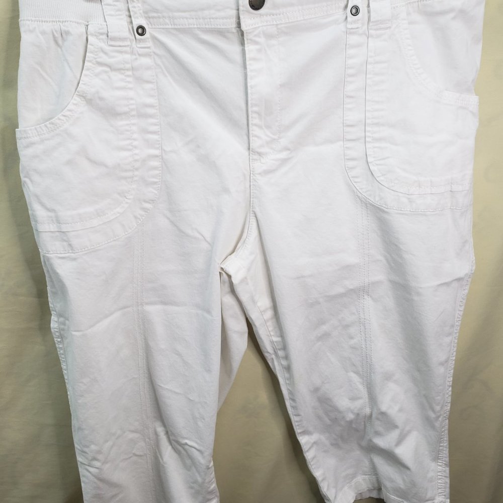 Lee Women Relaxed Stretch  Fit Short White Size Medium 14 34/16